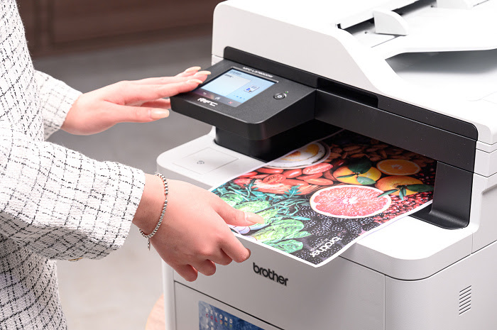 nEO_IMG_全系列新品皆支援自動雙面列印，為用戶省去手動翻紙作業時間。.jpg