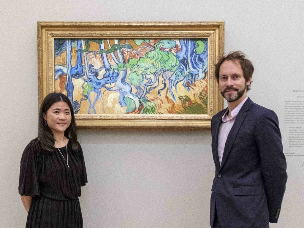 【HTC新聞照片一】奧塞美術館行政總監（General Administrator of Musée d’Orsay）Pierre-Emmanuel Lecerf與VIVE Arts總監葉心宇於VR沉浸式體驗特展《梵谷的調色盤》（La Palette de Van Gogh）現場合影.jpg
