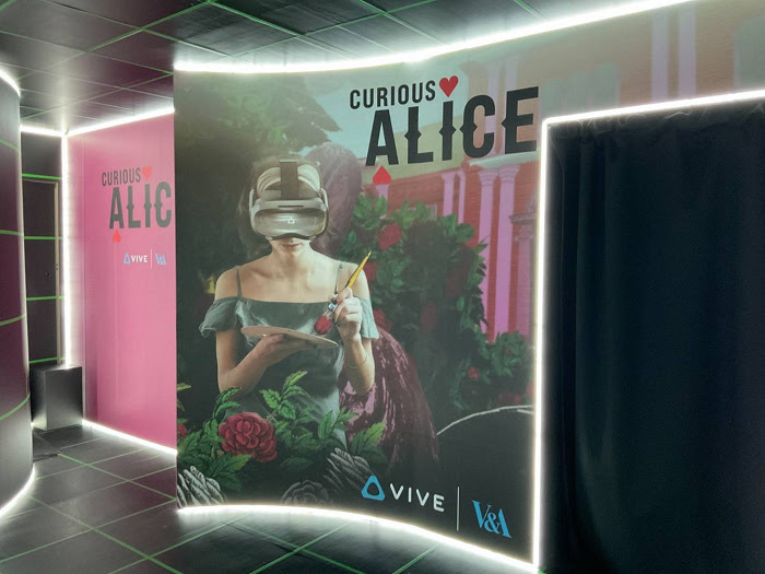 nEO_IMG_HTC新聞照3-高雄「O2元宇宙體驗館」數位藝術特展《愛麗絲：越奇越怪》.jpg